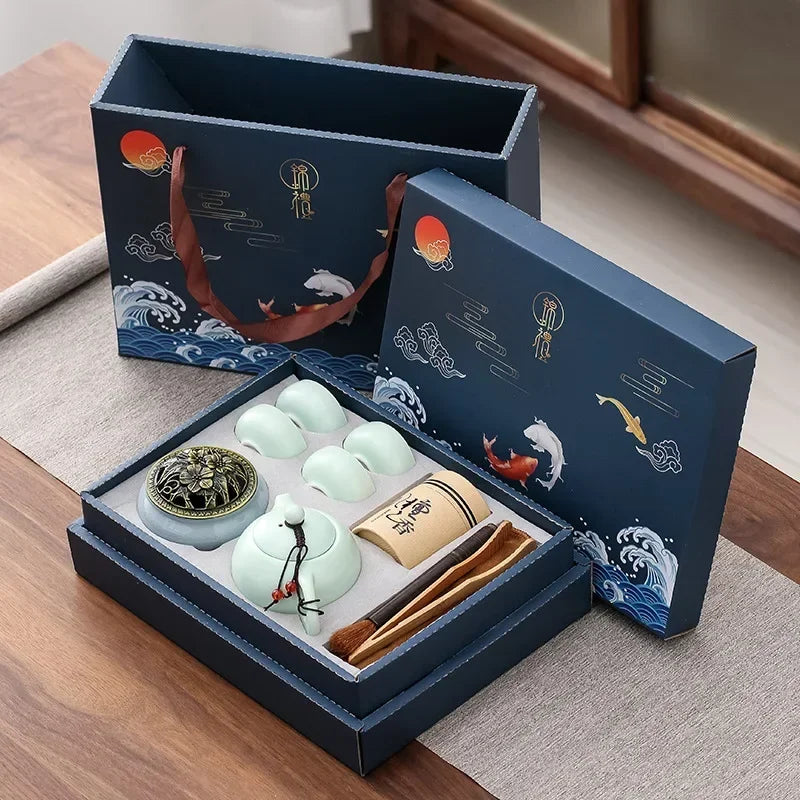 Traditionelles chinesisches Teeservice aus Keramik mit 4 Tassen und Räucherstäbchenhalter
