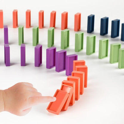 Automatischer Dominostein-Zug für kreativen Spielspaß für Kinder