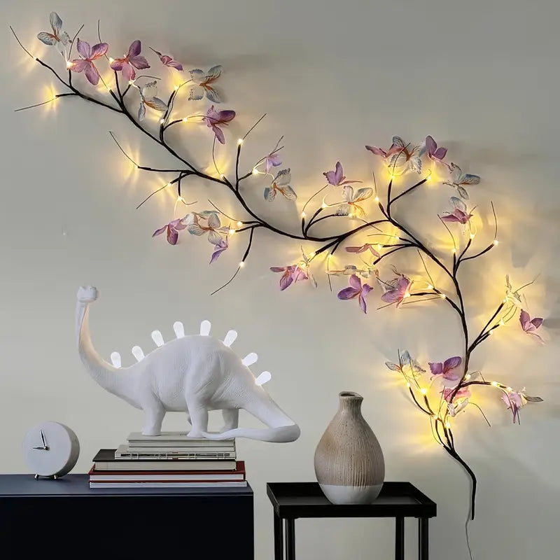 Catena luminosa LED con rami di salice e decorazioni a farfalla