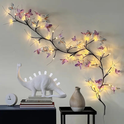 Catena luminosa LED con rami di salice e decorazioni a farfalla