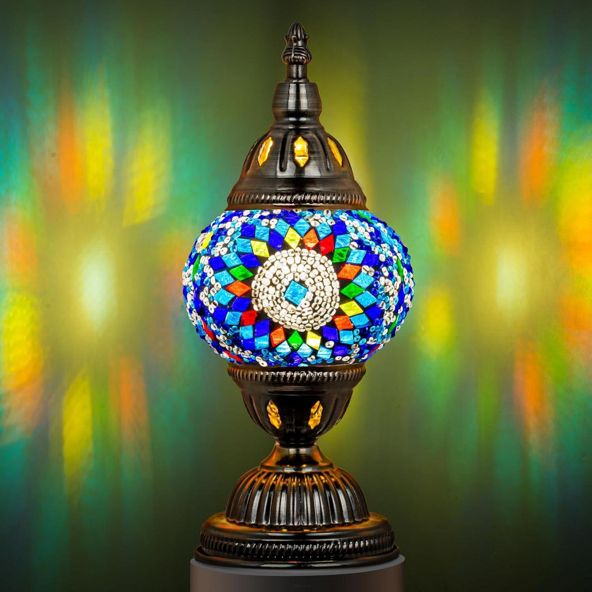 Lampada da tavolo Marrakech con vetro a mosaico e base in bronzo realizzata a mano