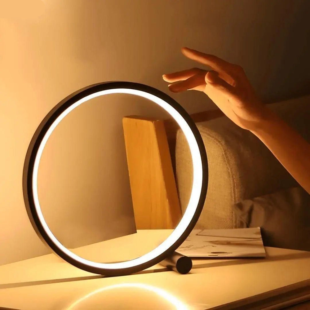 Minimalistische LED-ringtafellamp met touchdimmer en warm licht