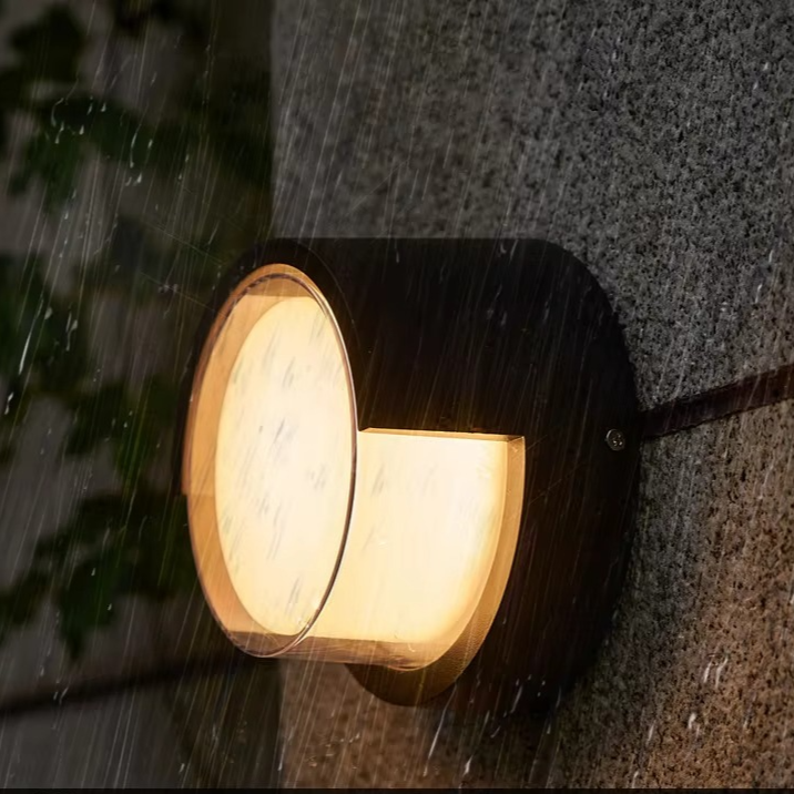 Moderne LED-Außenwandleuchte mit Bewegungssensor, IP65