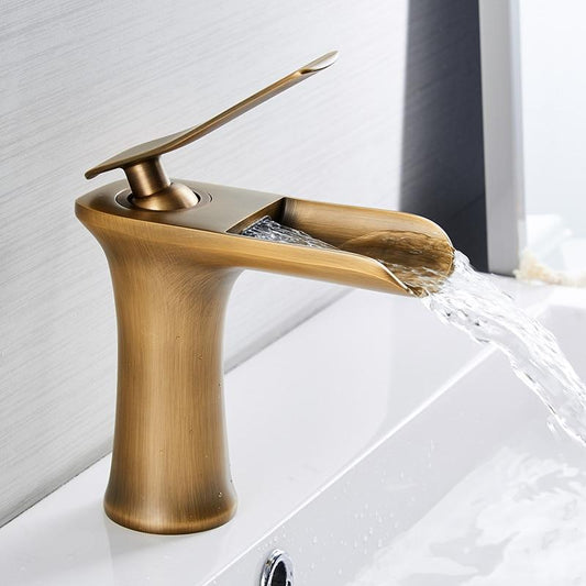 Rubinetto a cascata moderno per bagno - in ottone massiccio con design monocomando