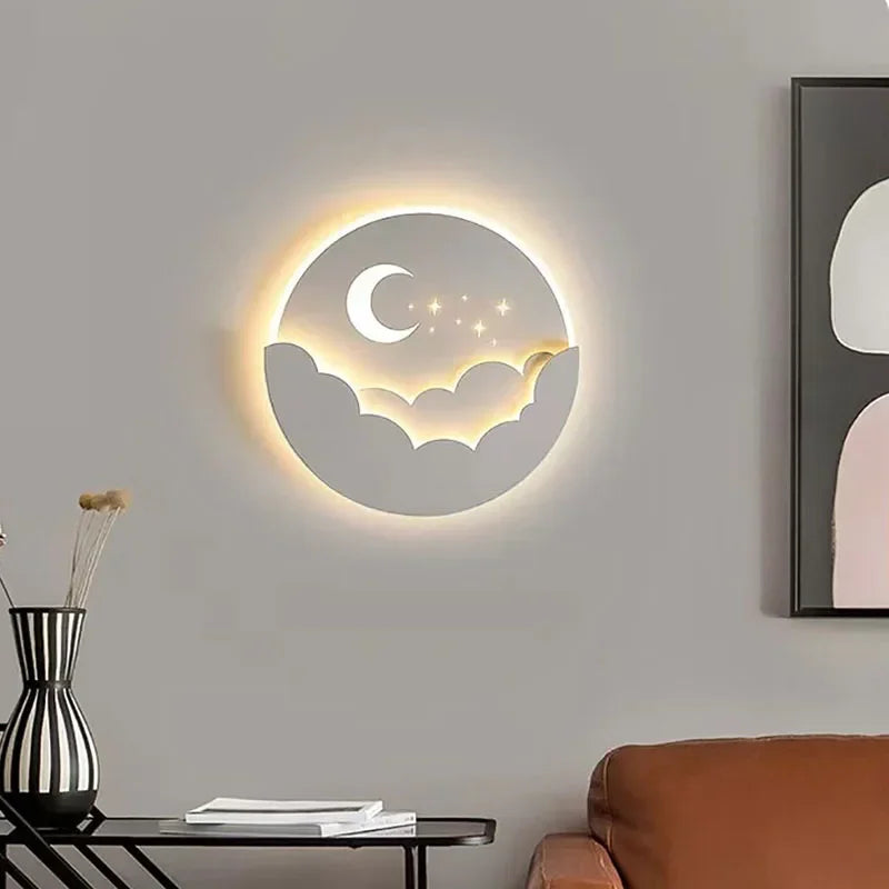 LED-Wandleuchte mit Mond und Sternen als gemütliches Nachtlicht