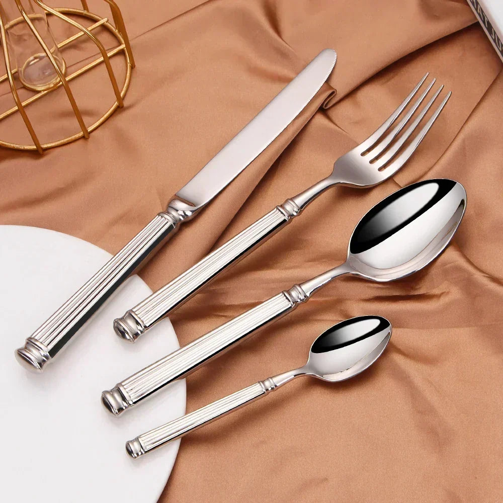 Set di posate premium in acciaio inossidabile con finitura a specchio