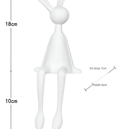 Moderne sitzende Osterhasen-Dekorationsfigur aus Kunstharz von ResinLux