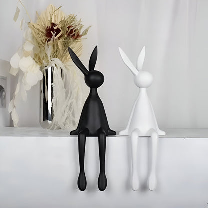 Moderne sitzende Osterhasen-Dekorationsfigur aus Kunstharz von ResinLux