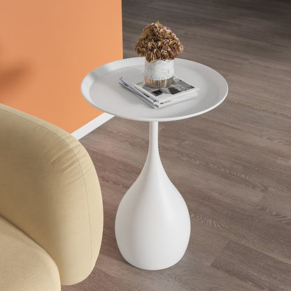 Runder Beistelltisch aus Metall mit Säulenfuß, modernem minimalistischen Design und robustem Eisen