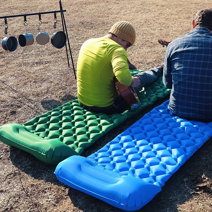 Selbstaufblasende Camping-Luftmatratze – mit integrierter Pumpe zum schnellen Aufblasen