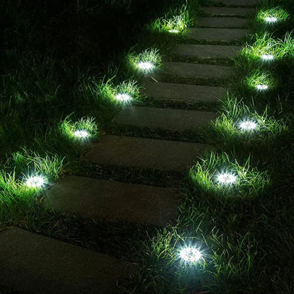 Faretti LED solari da incasso a terra per illuminare i vialetti esterni