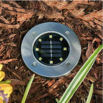 Faretti LED solari da incasso a terra per illuminare i vialetti esterni