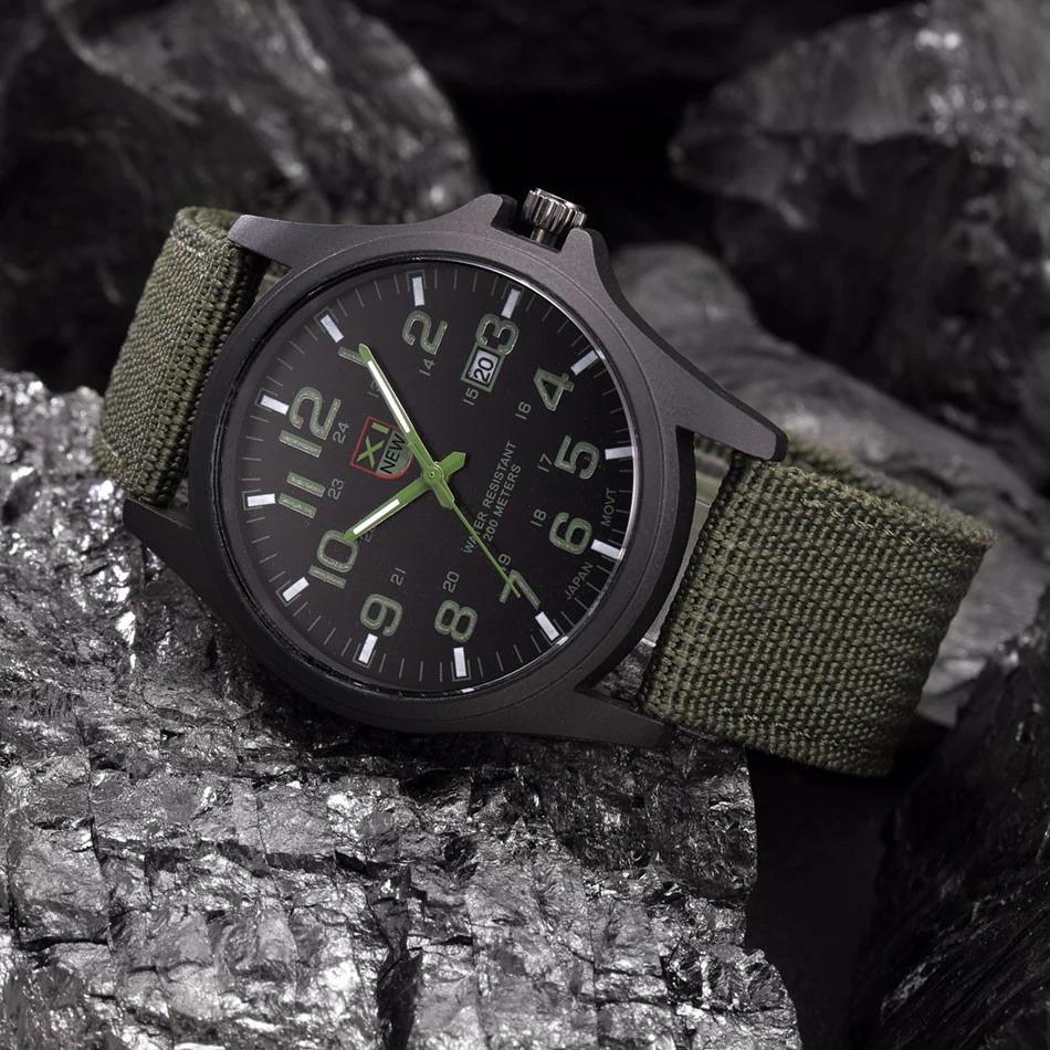 Tactisch militair horloge met waterafstotend ontwerp en robuuste outdoorfuncties