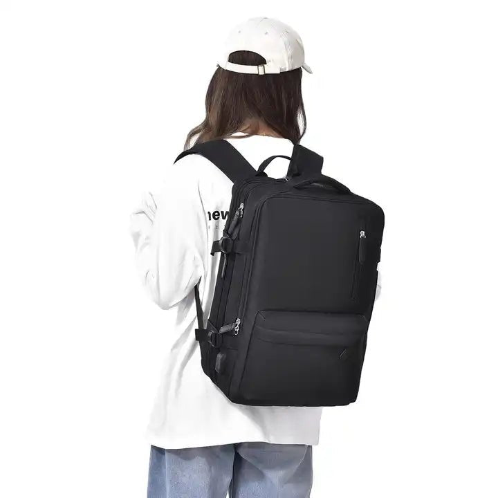 TrekVault wasserdichter Rucksack mit diebstahlsicherem Design und Laptopfach