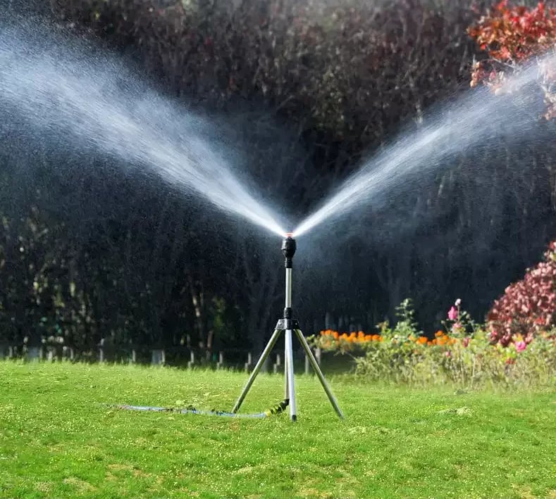 TurboSpray 360° verstellbarer Rasensprenger aus Edelstahl