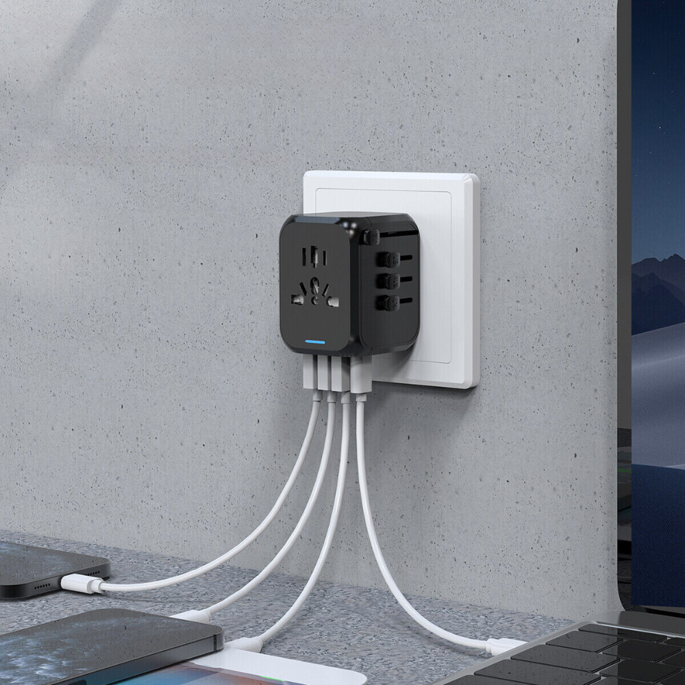Adattatore da viaggio Ultimate con porte USB e prese universali