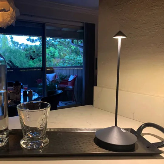 Lampada da tavolo LED wireless RadiantGlow con batteria ricaricabile